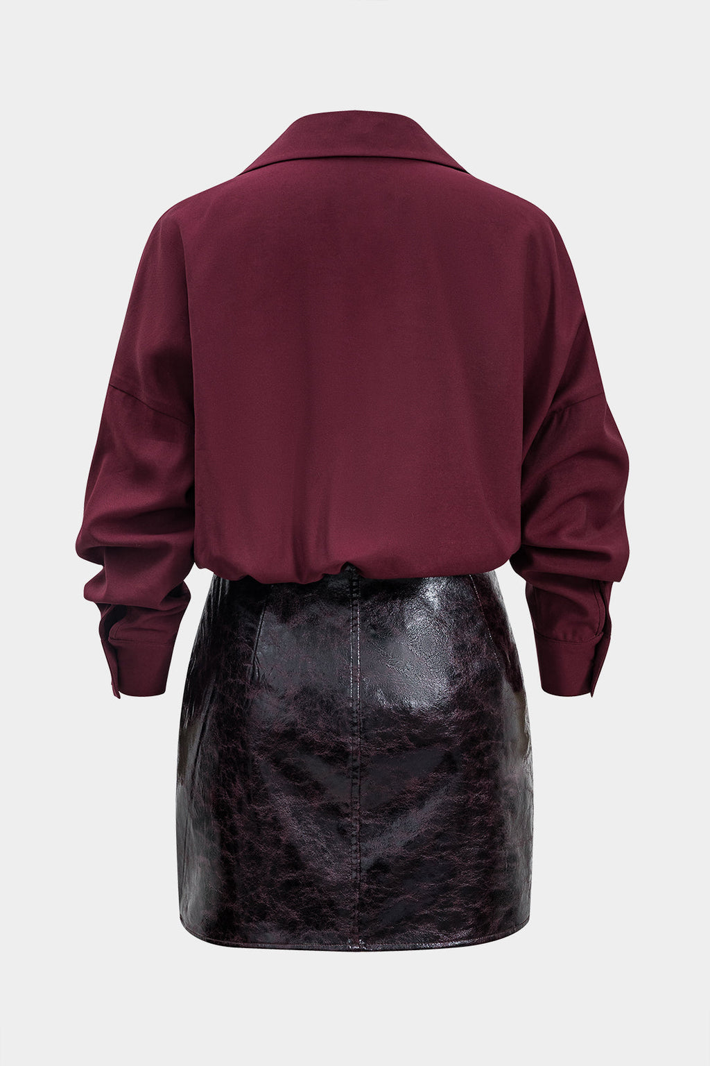 שמלת מיני עם שרוולים ארוכים וטלאים דמוי עור מטאלי 