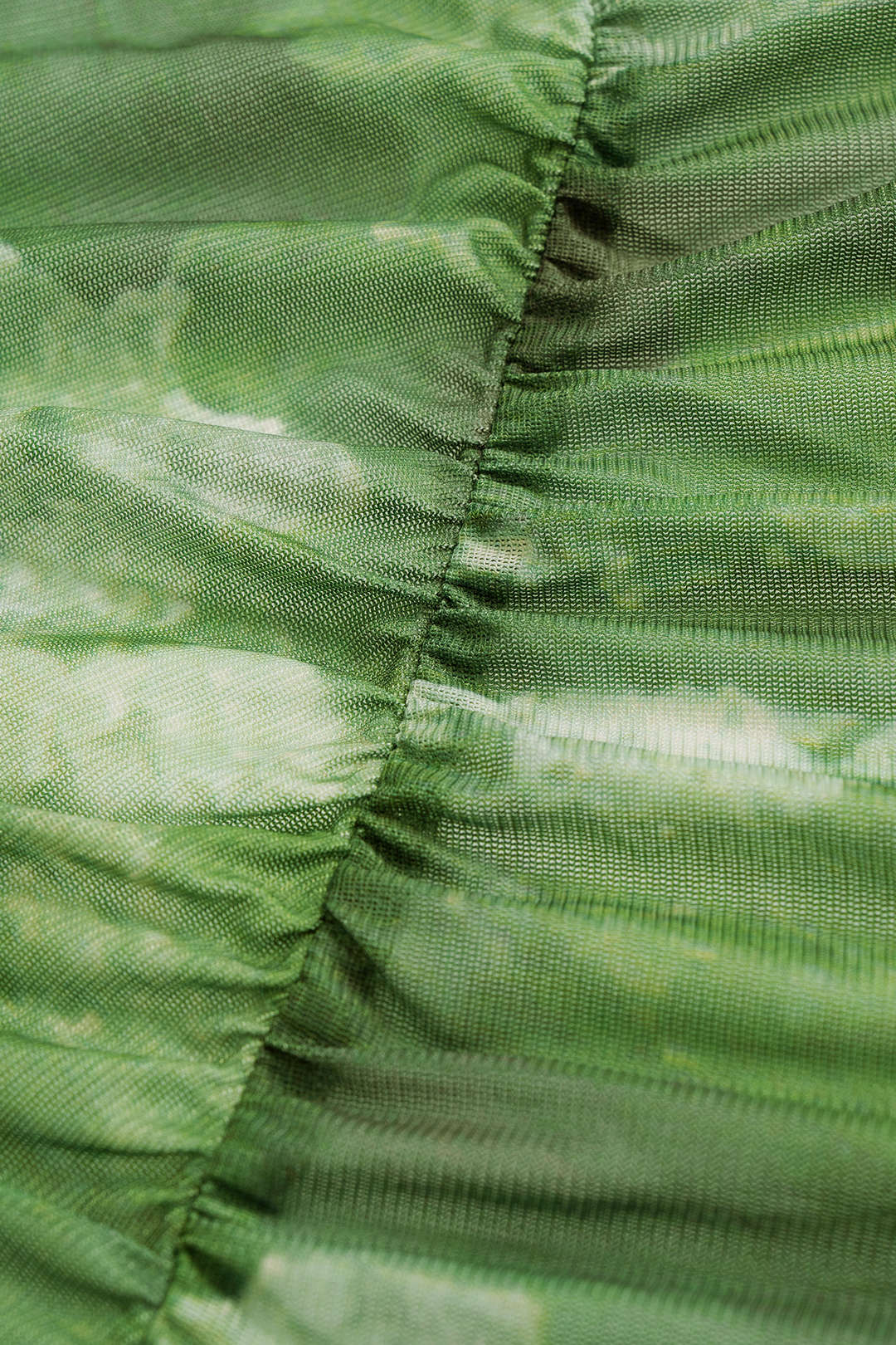 שמלת מידי עם צווארון עגול ושרוולים ארוכים, הדפס טאי דאי ורשת 