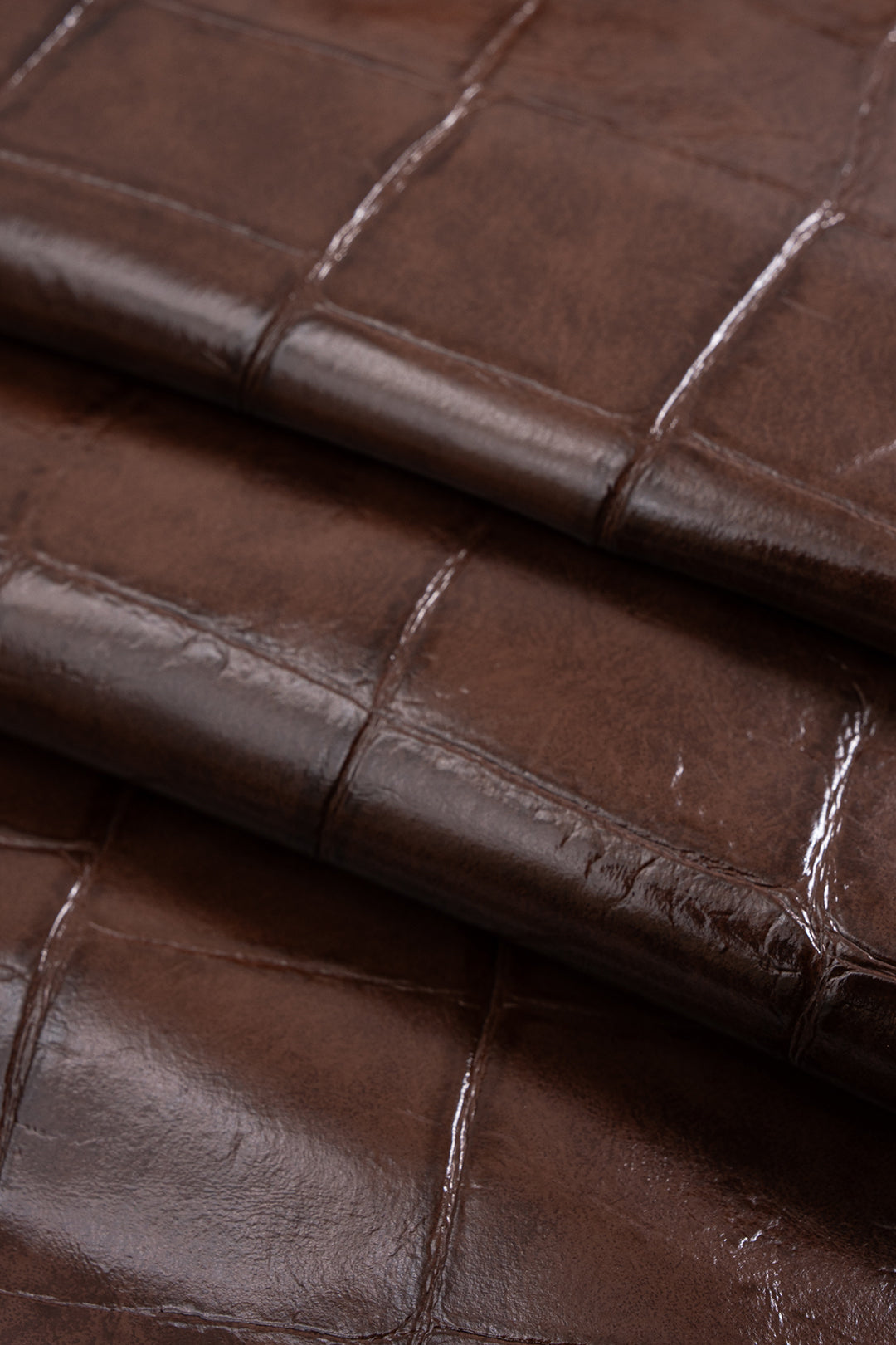 חצאית דמוית עור עם טקסטורה 