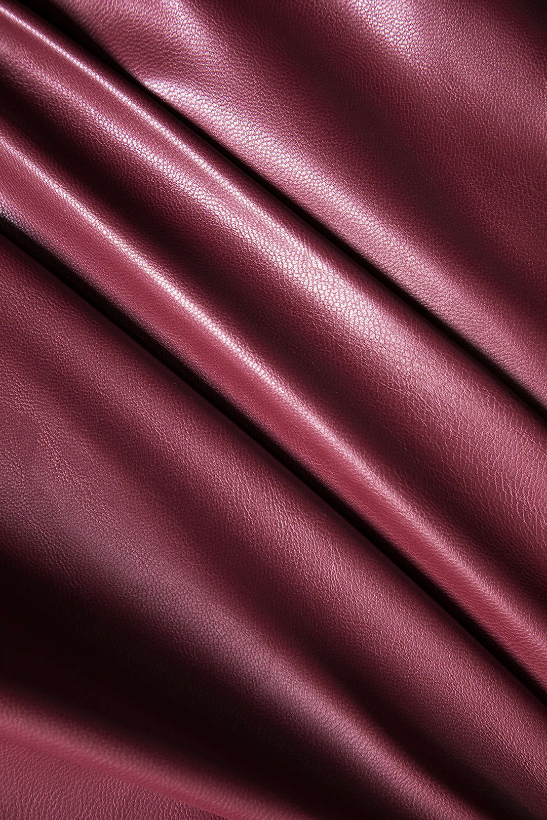 שמלת מיני עם צווארון קפלים ועטיפה בגזרה ארוכה מעור דמוי עור 