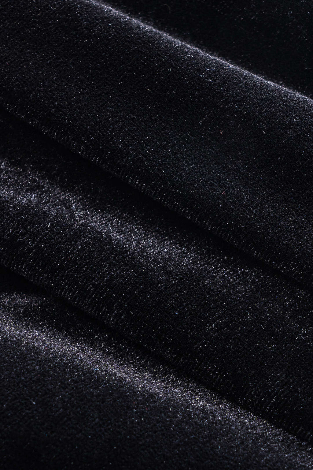 שמלת מיני עם שרוולים ארוכים ורוכסן עם כפתורים וטלאים מקטיפה 