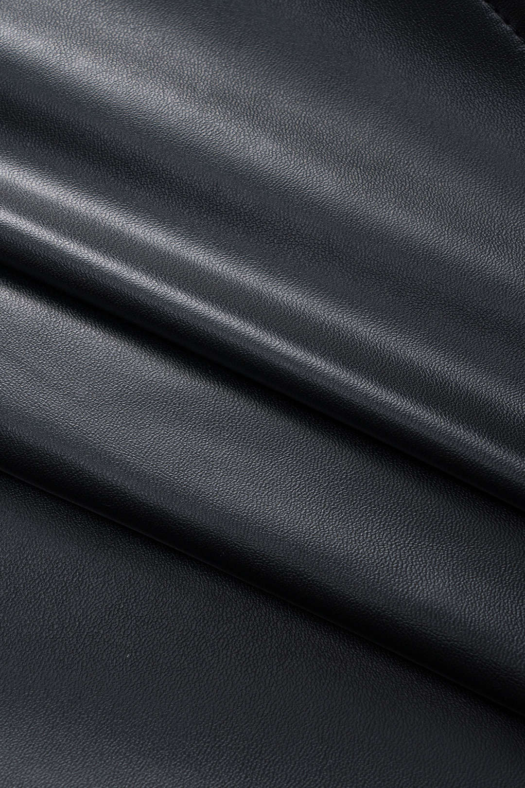 חצאית אסימטרית עם רוכסן דמוי עור 