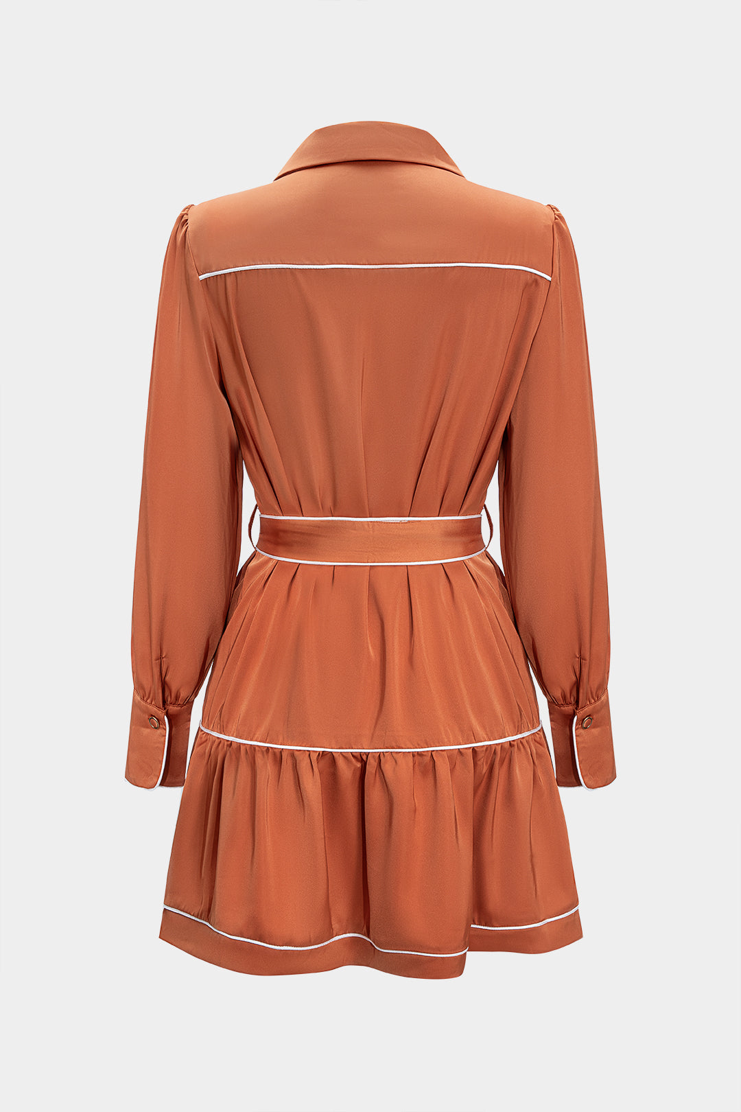 שמלת מיני ארוכת שרוולים עם קשירה מלפנים וקשירה בצבע סאטן 