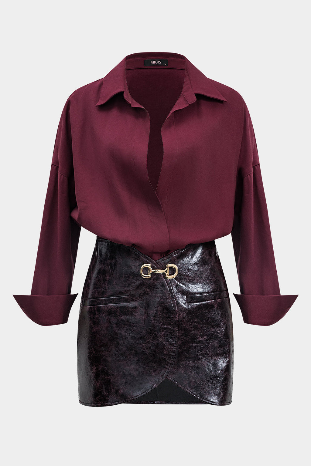 שמלת מיני עם שרוולים ארוכים וטלאים דמוי עור מטאלי 