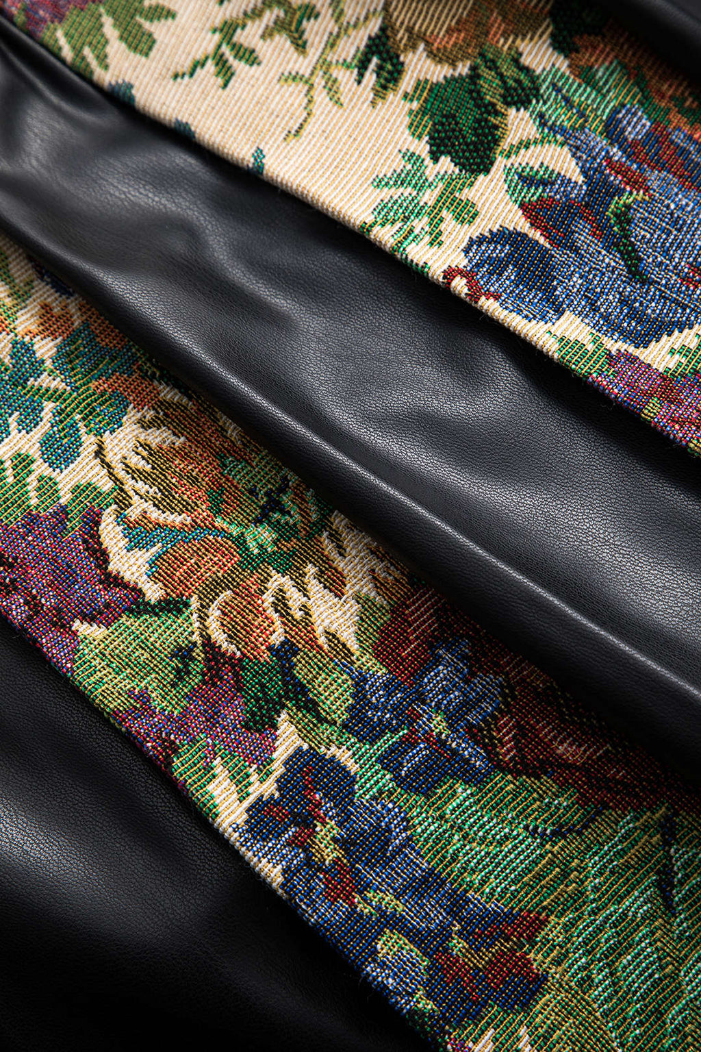 חצאית טלאים דמוית עור ז'קארד 