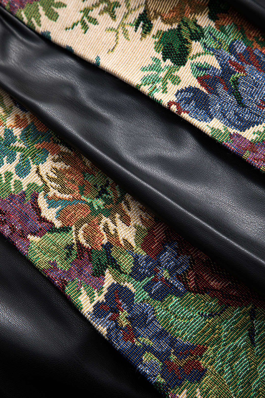 חצאית טלאים דמוית עור ז'קארד 