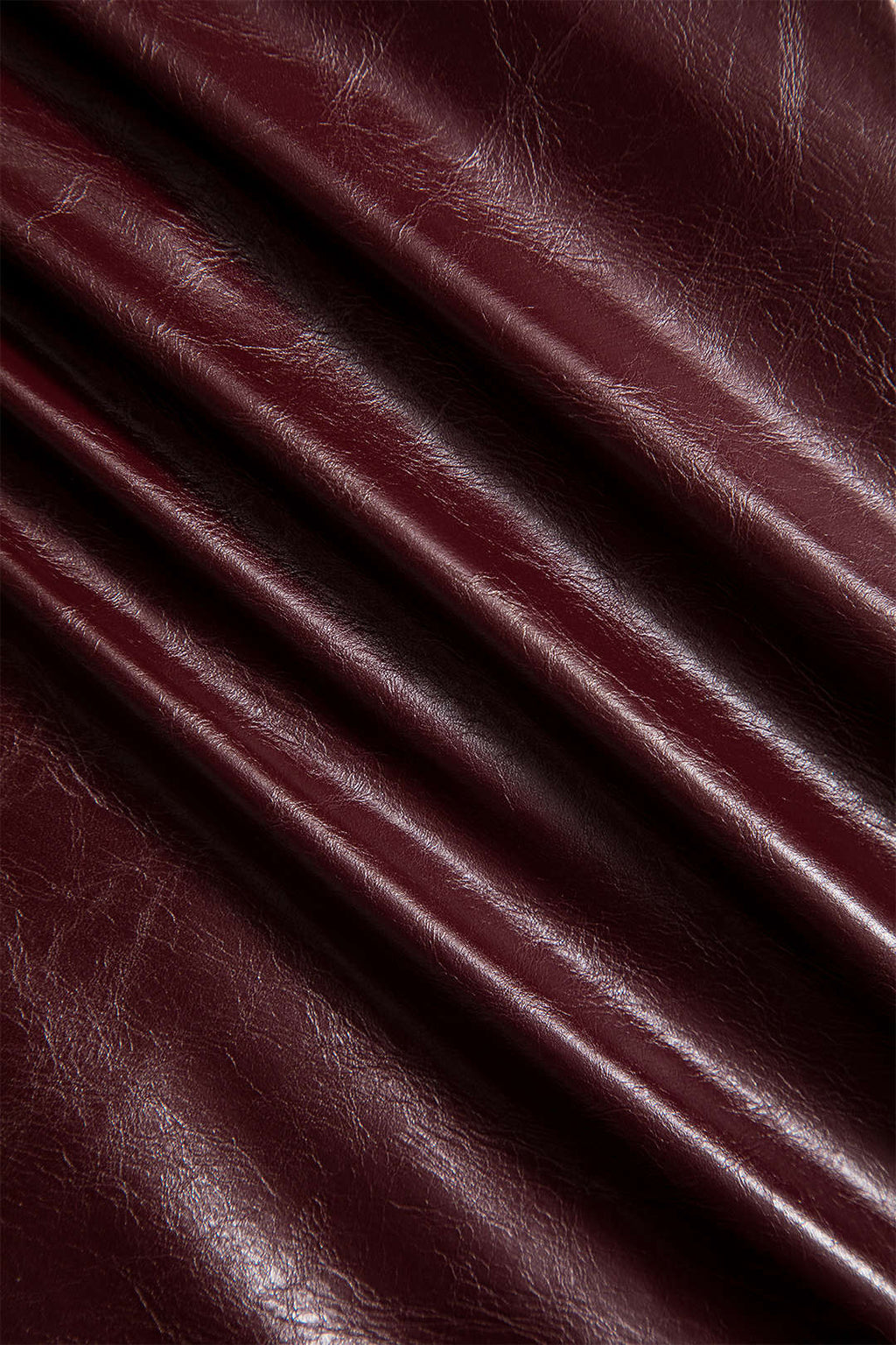 חצאית דמוית עור עם שסעים 