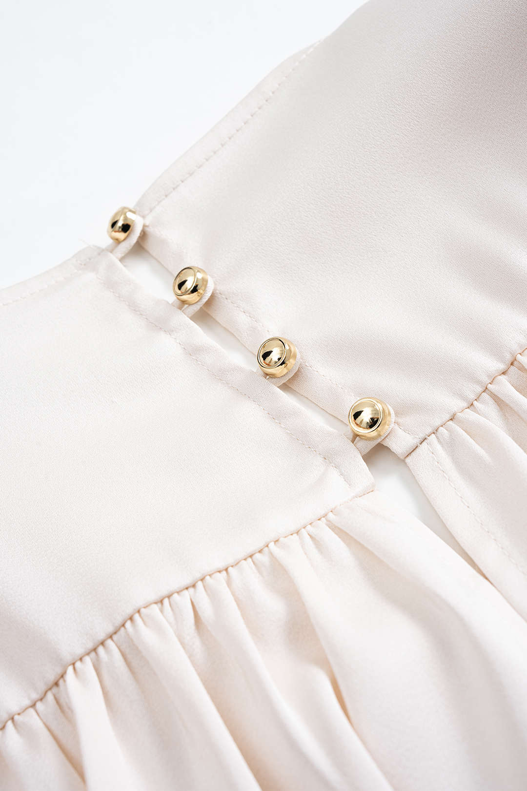 חולצת סאטן עם צווארון V וקשירה ארוכת שרוולים 