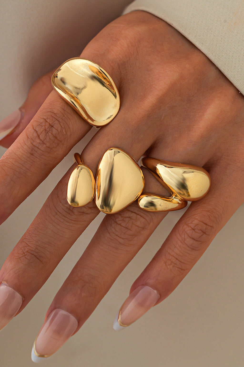 Anillos Irregulares Metálicos Texturas Minimalistas