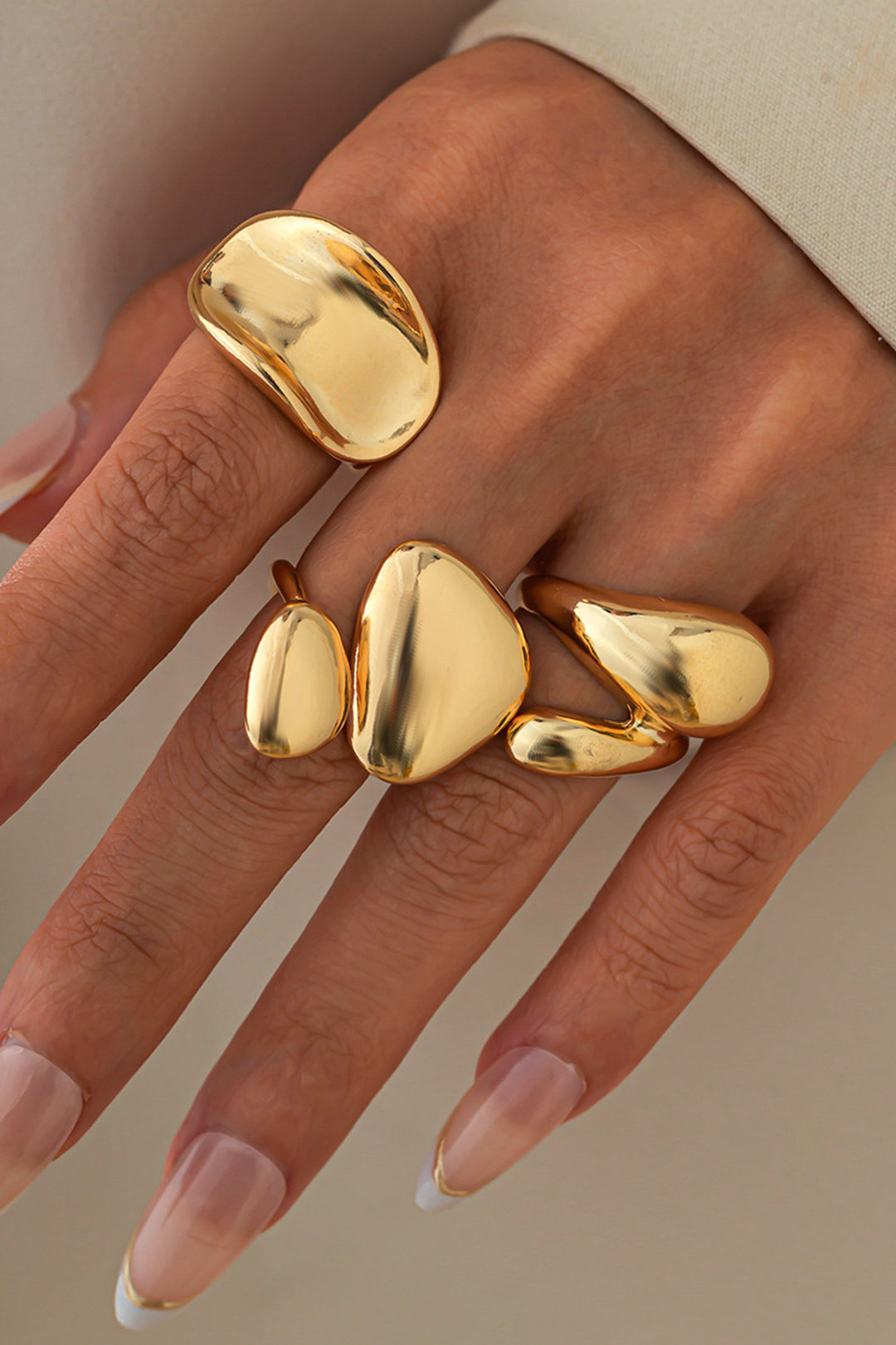 Anillos Irregulares Metálicos Texturas Minimalistas