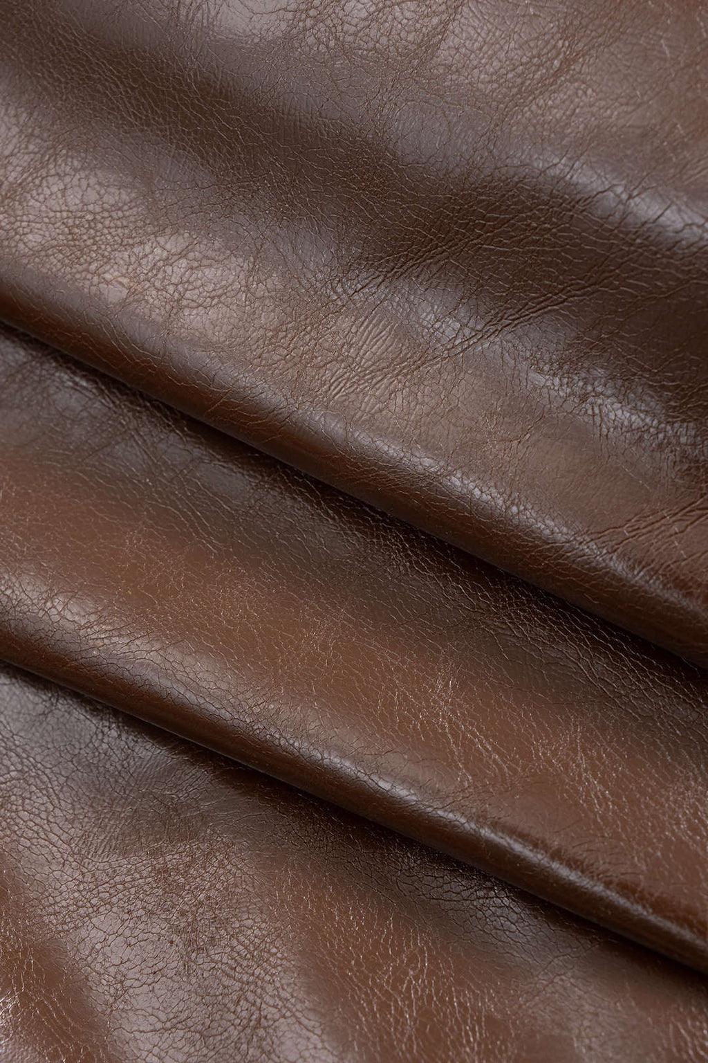 שמלת מיני עם צווארון דמוי עור וטלאים עם מחשוף ארוכות 