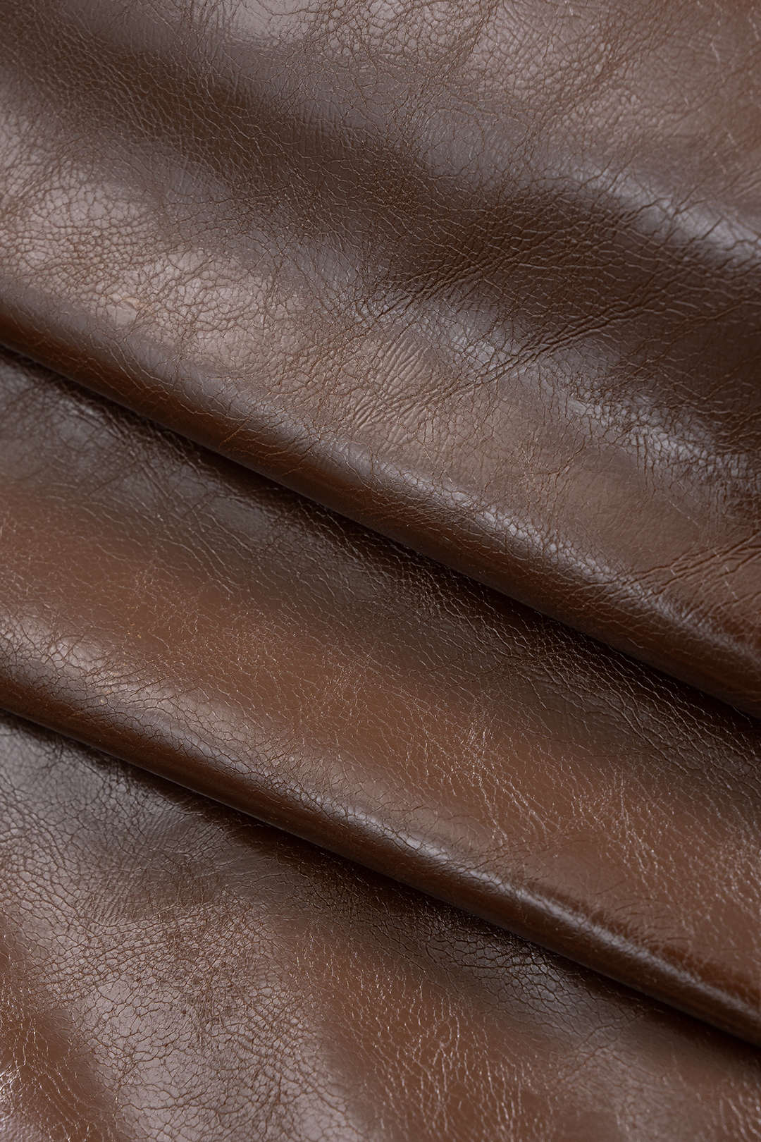 שמלת מיני עם צווארון דמוי עור וטלאים עם מחשוף ארוכות 