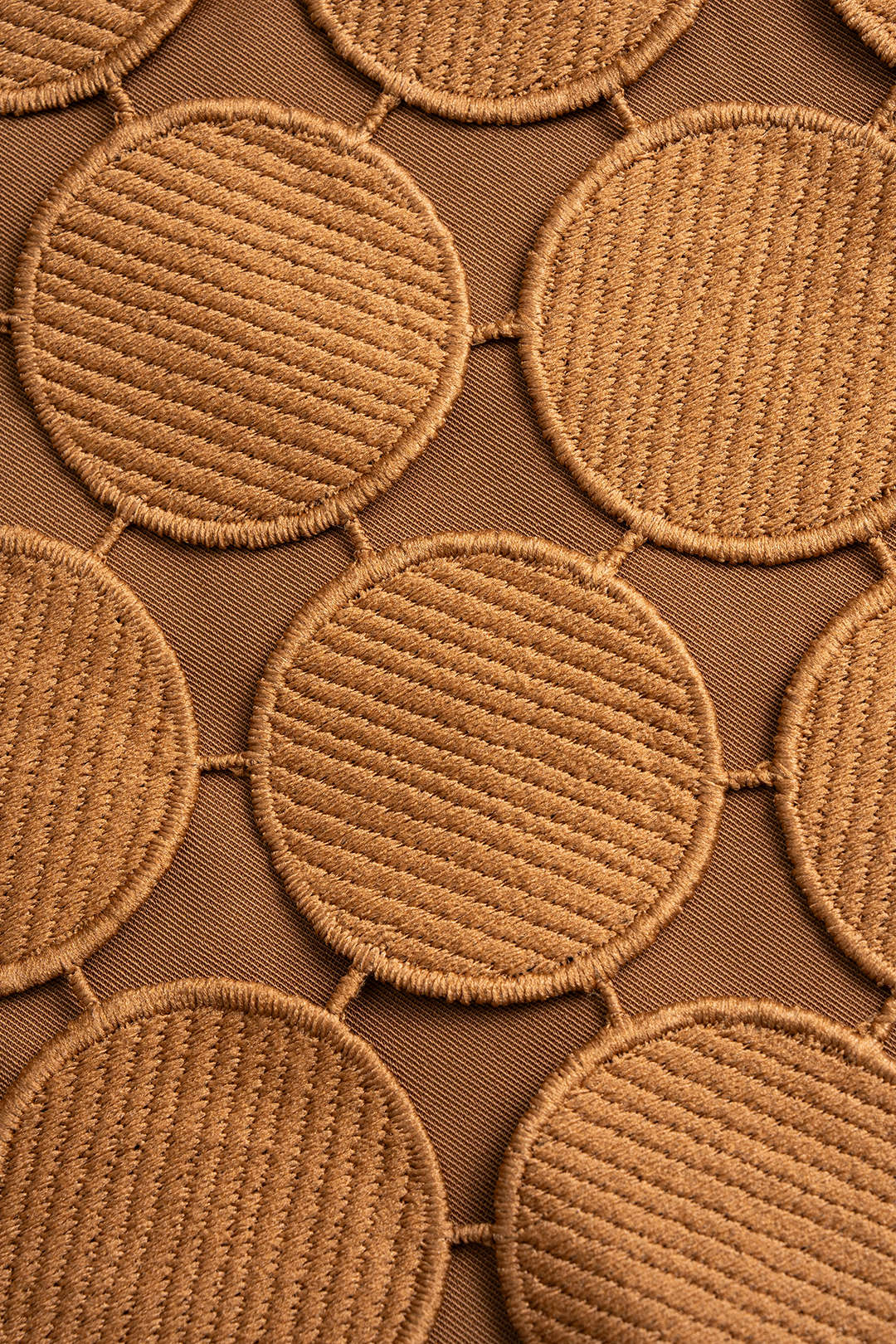 חצאית גזרה חלקה עם פרנזים 