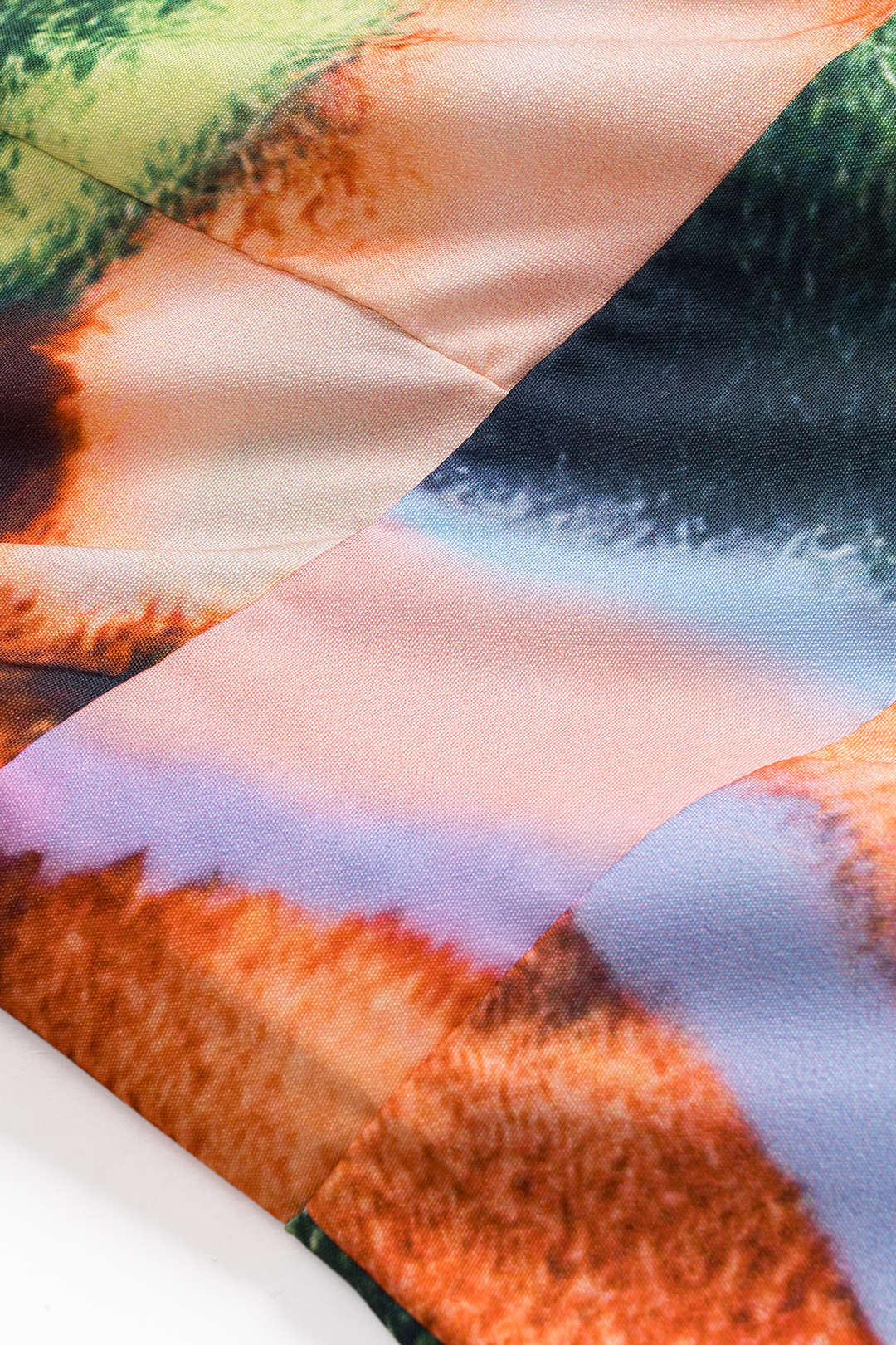 שמלת מידי עם צווארון V וגזרה ארוכה בהדפס צבעי מים 