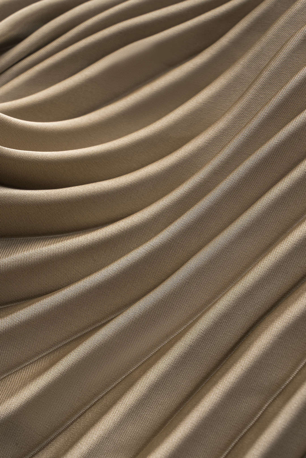 חולצה ארוכת שרוולים עם קפלים סאטן וכפתורים 