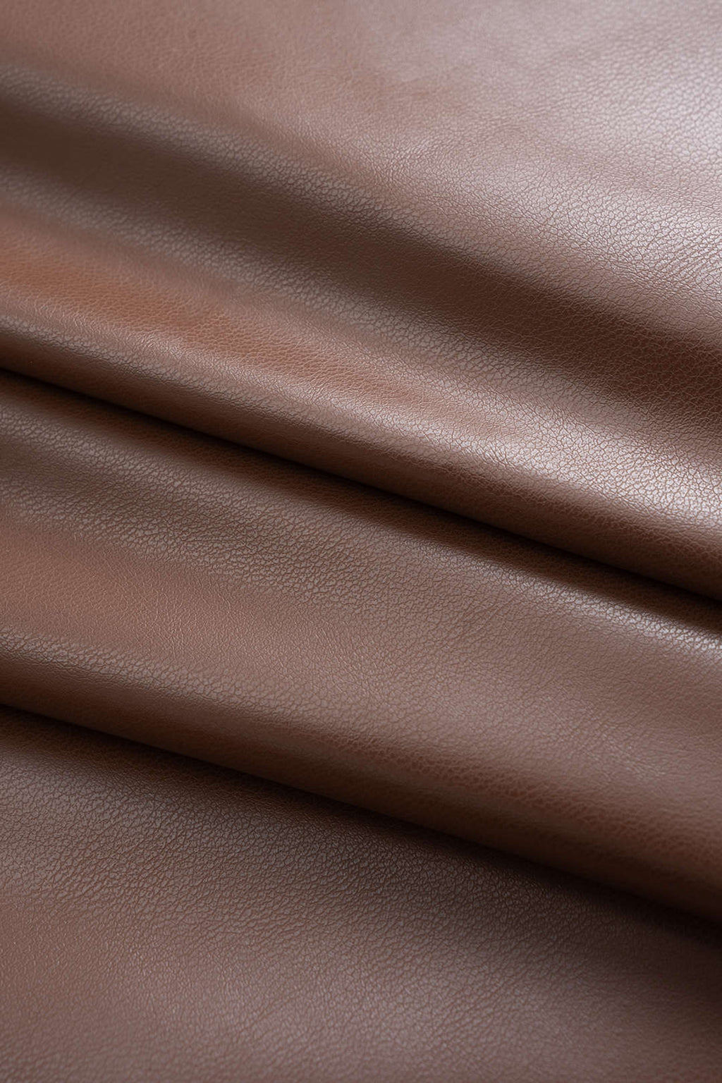 חצאית דמוית עור עם רוכסן מותן גבוה 