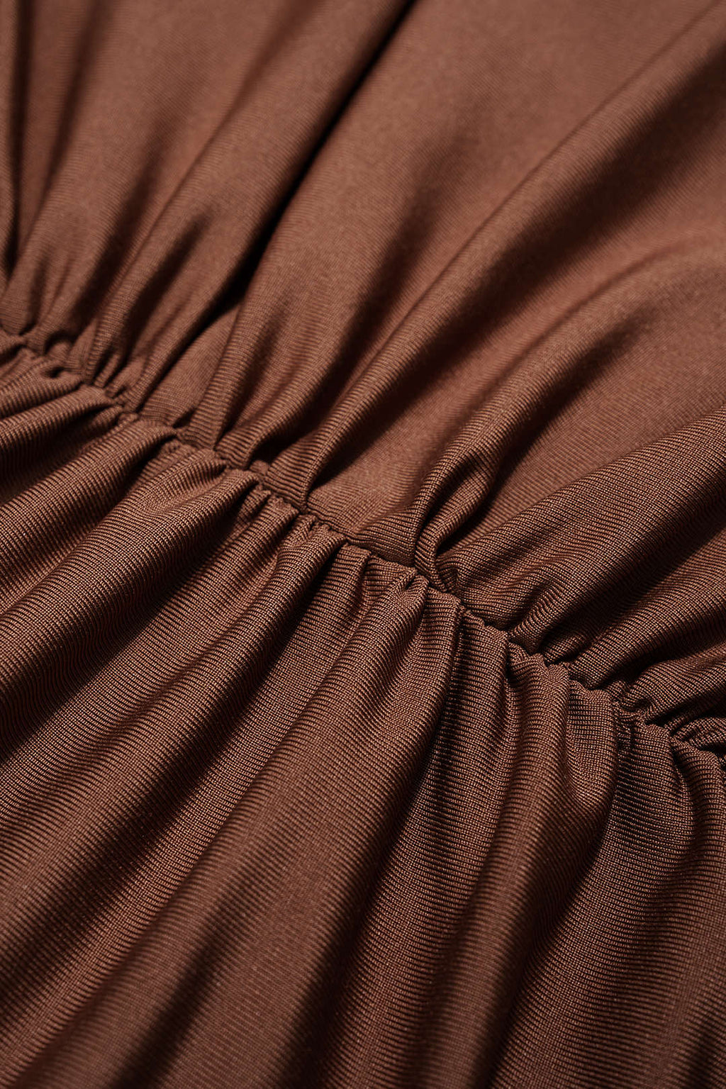 שמלת מיני עם צווארון א-סימטרי ושרוול ארוך 