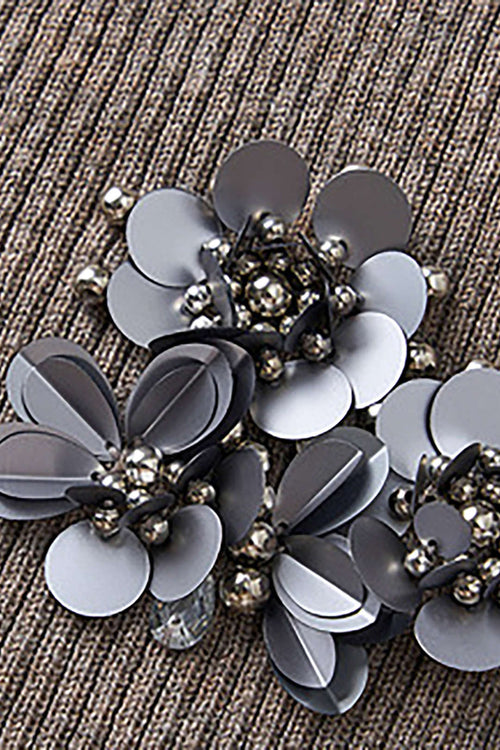 חולצה ארוכת שרוולים עם כתף אסימטרית ועטיפה פרחונית תלת-ממדית 