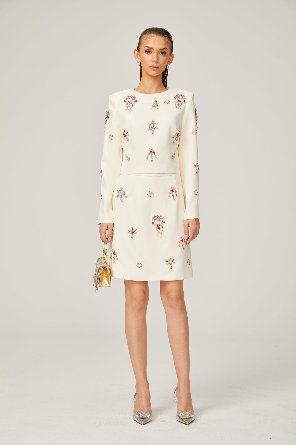 Conjunto Vestido de Noche Crema con Pedrería Elegante