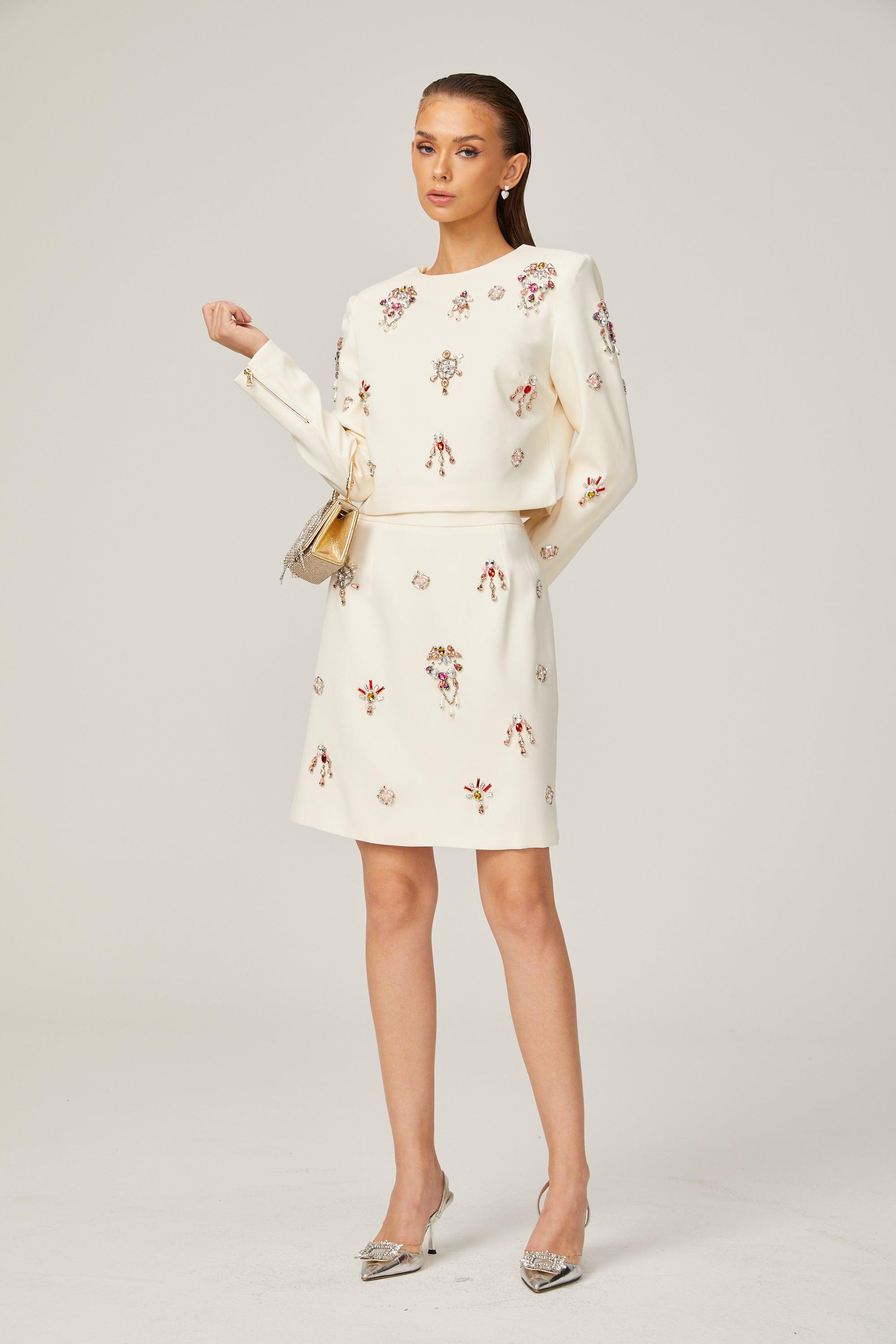 Conjunto Vestido de Noche Crema con Pedrería Elegante
