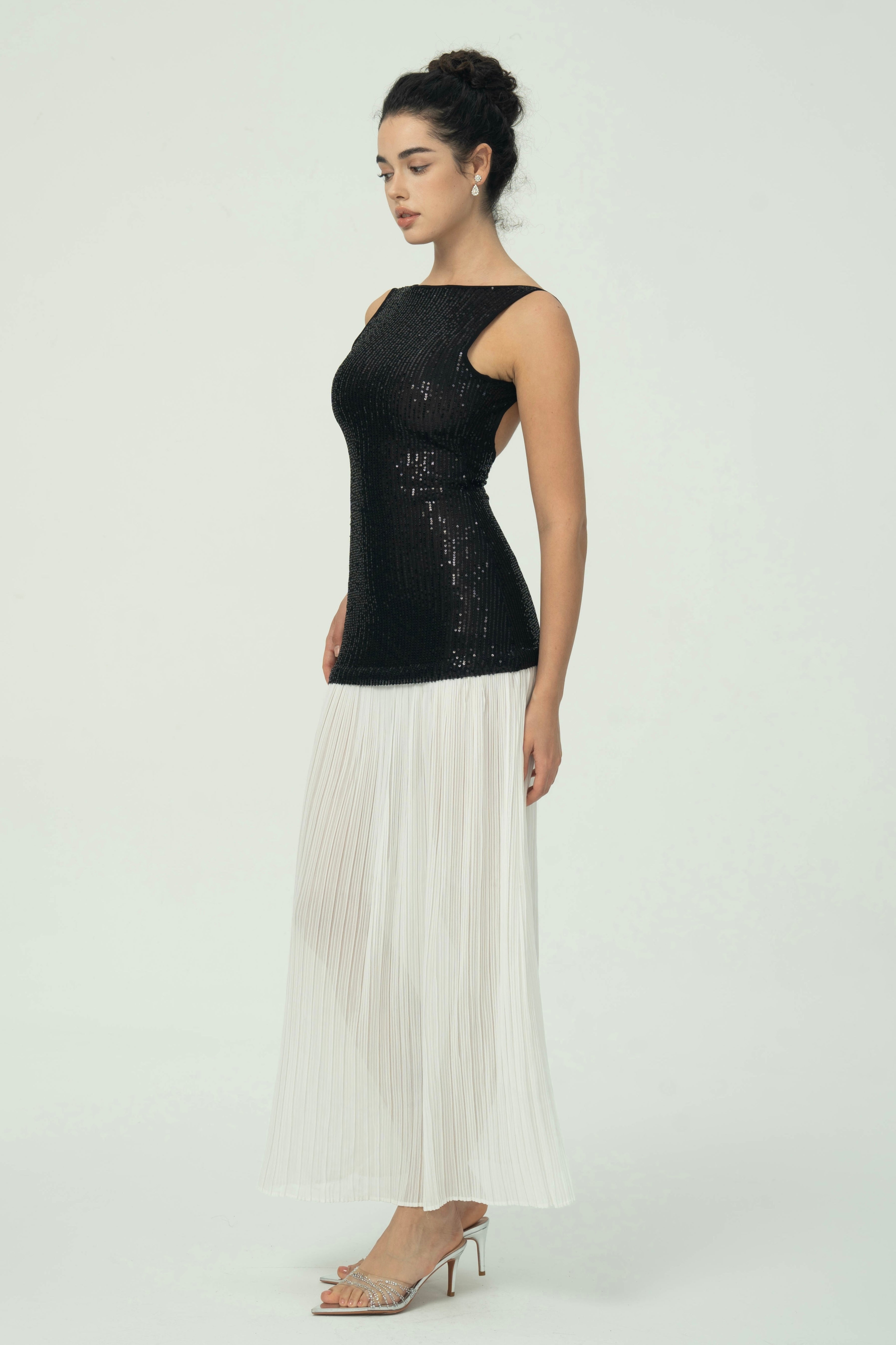 Falda Maxi Plisada Blanca con Lentejuelas Negras Elegantes