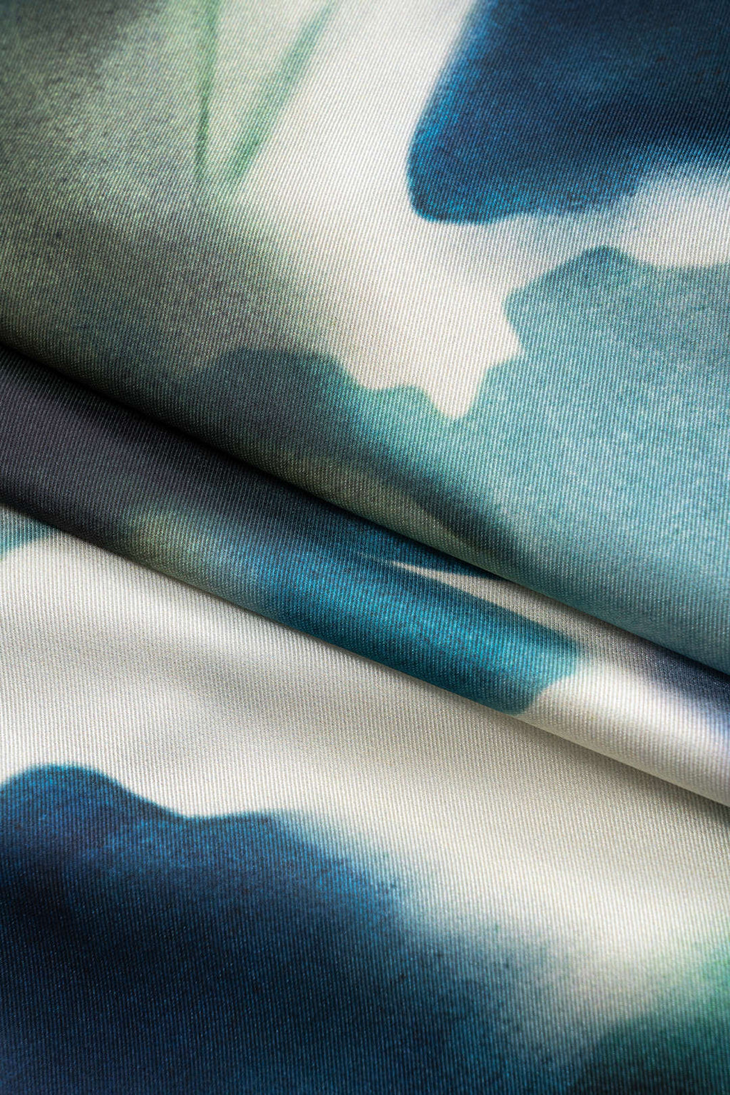 חולצה ארוכת שרוולים עם הדפס אומברה בצבעי מים 