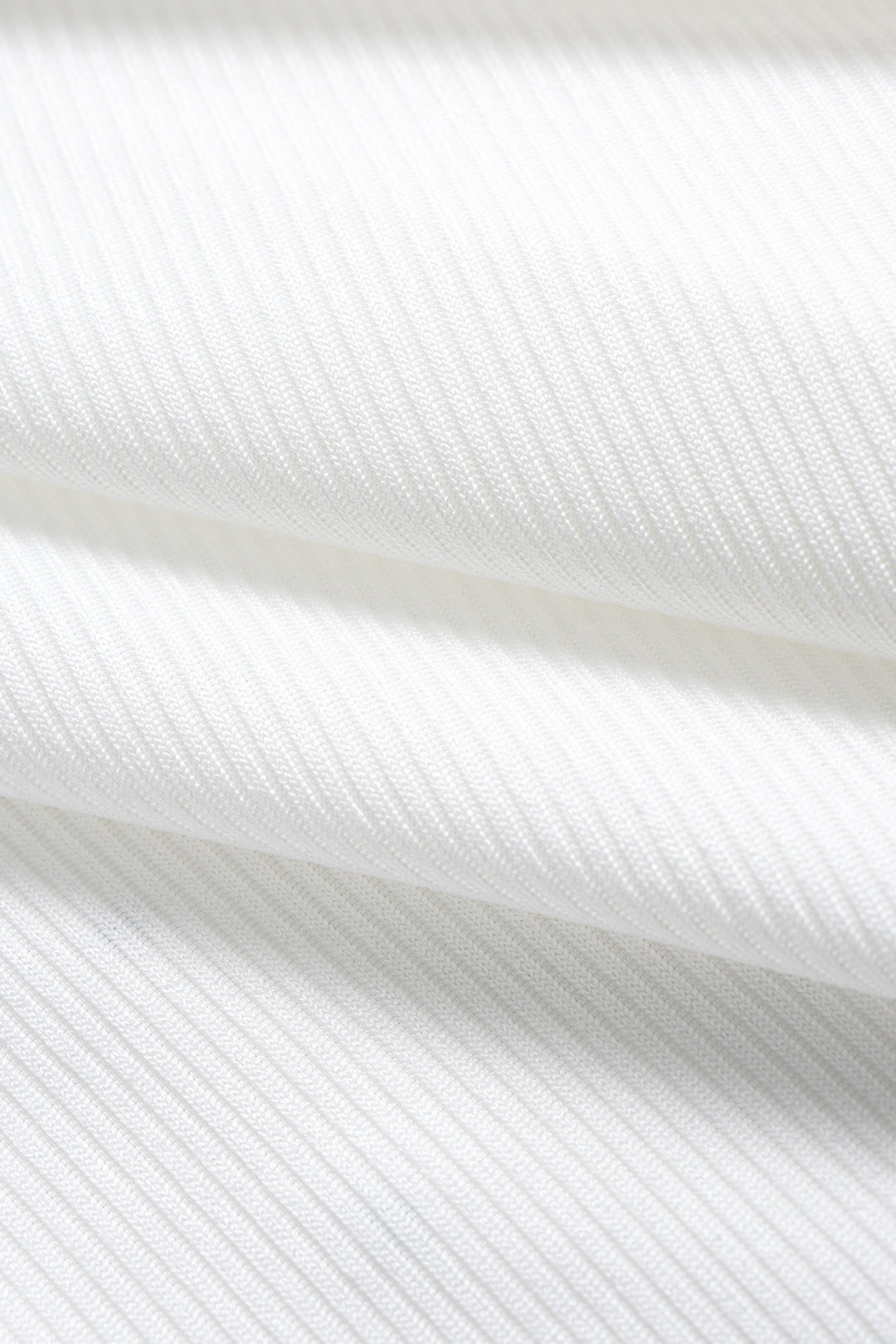 חולצת טי עם שרוולים ארוכים וצווארון מרובע עם קישוטי אבני חן 