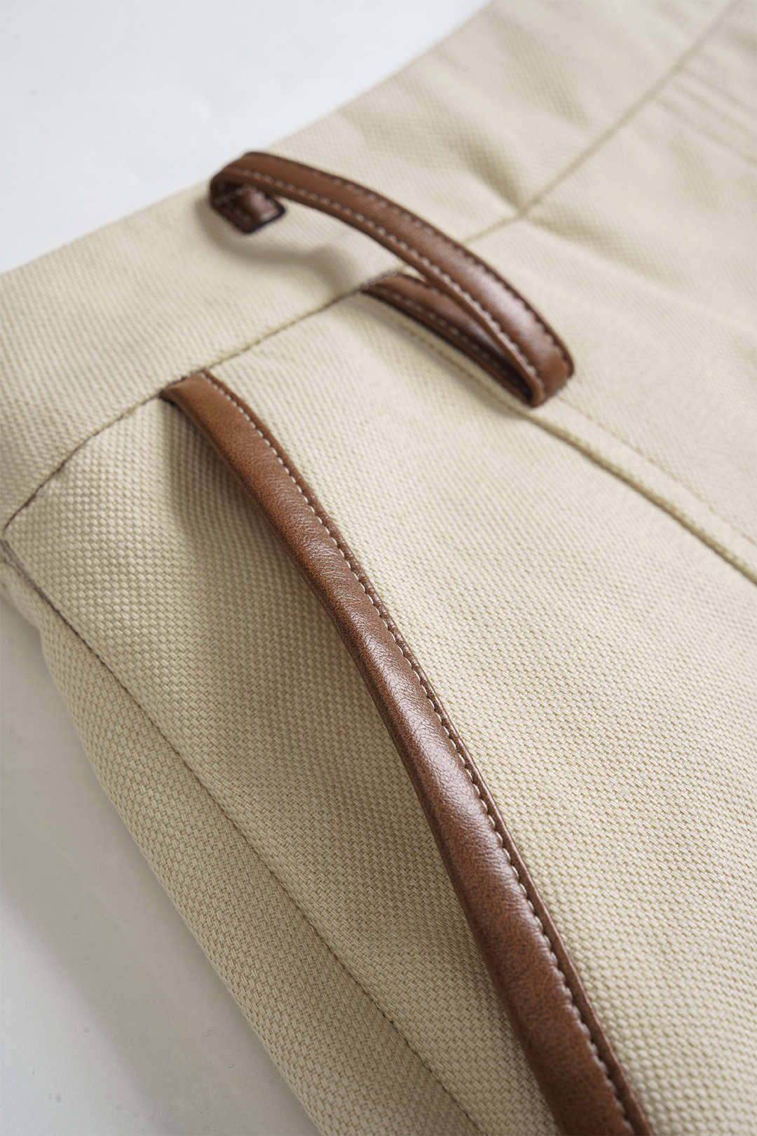 חצאית מיני קפלים מנוגדת 