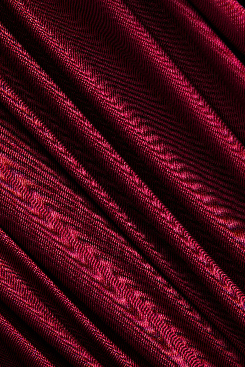 שמלת מיני עם כתפיים פתוחות 