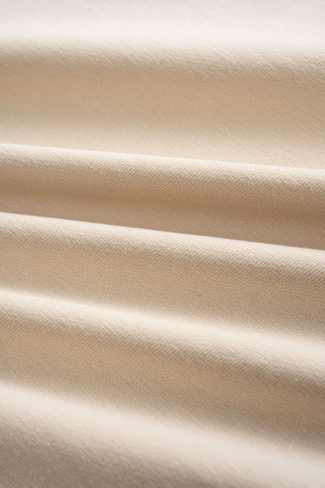 בגד גוף ארוך עם שרוולים מנוגדים ומחטבים 