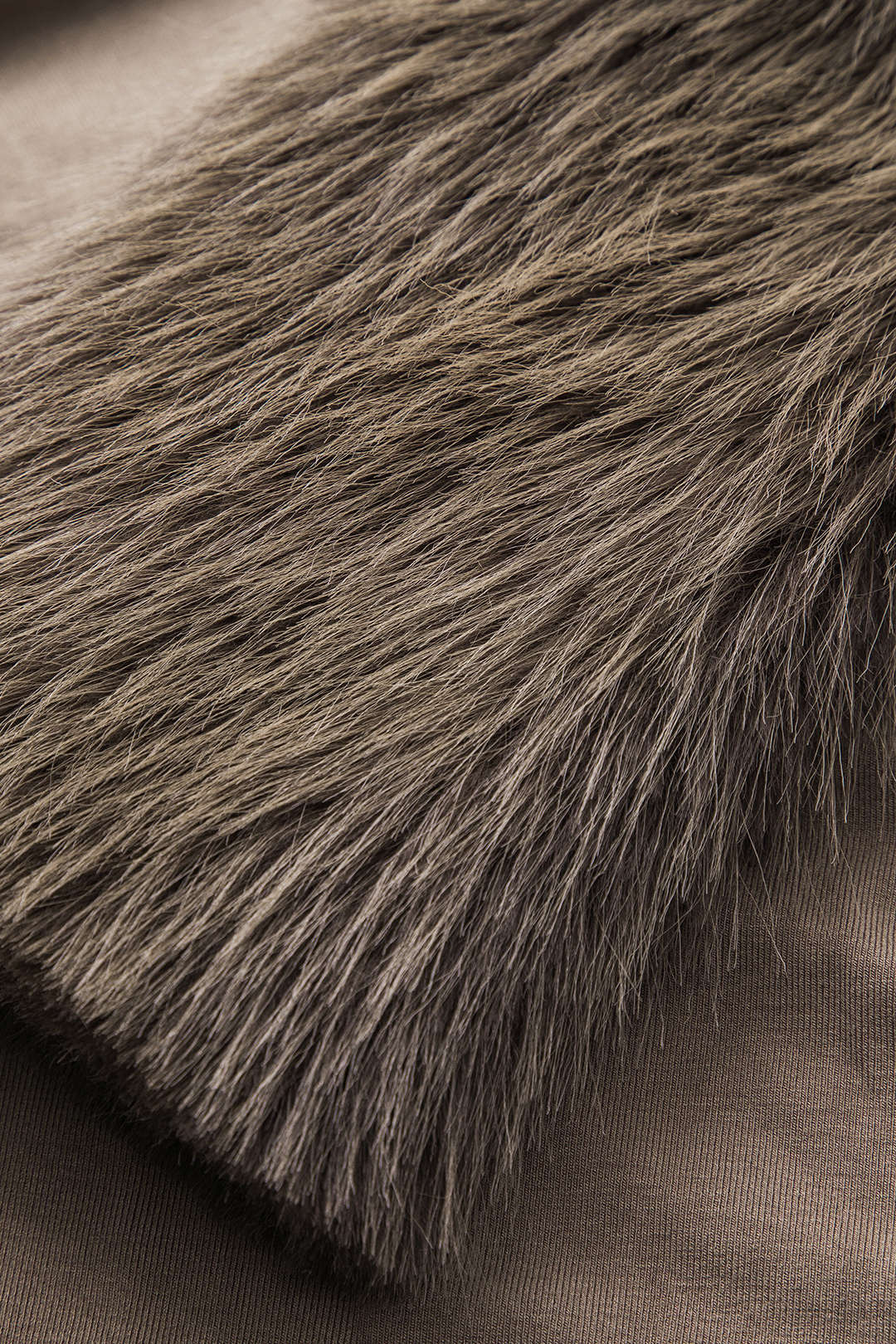 בגד גוף פרווה עם שרוולים ארוכים 