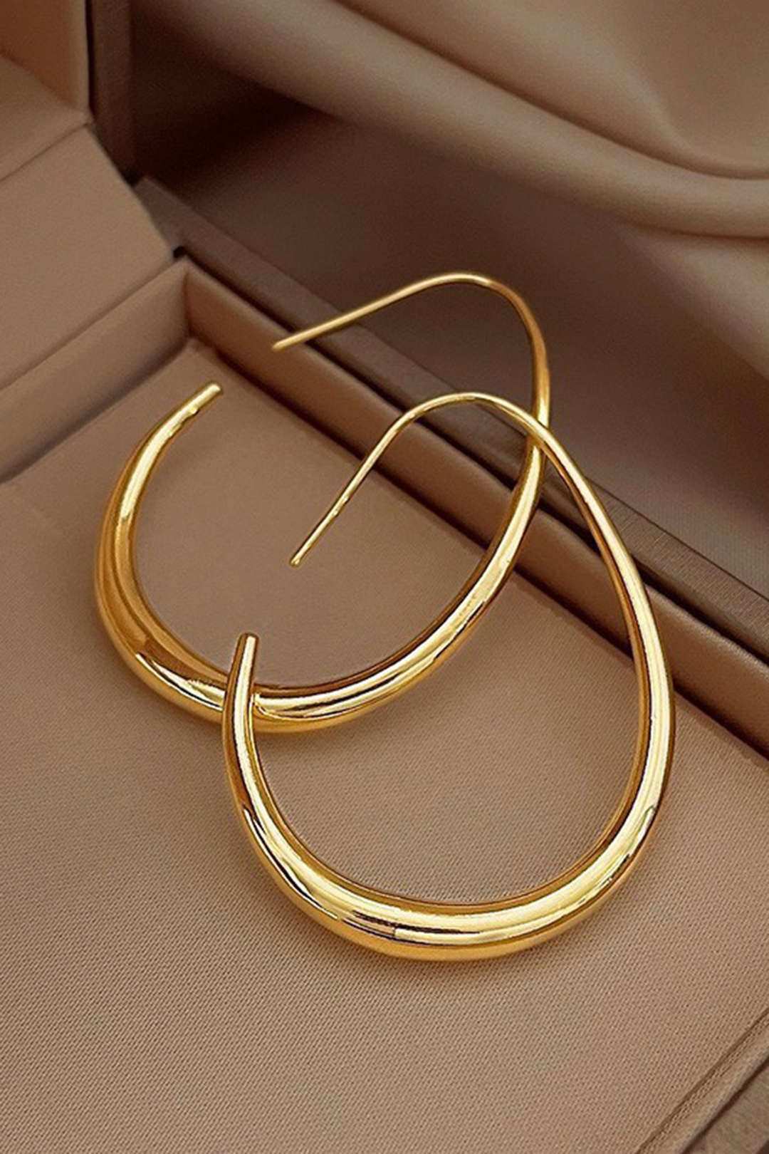 Arete Oval De Metal Minimalista Elegante Para Uso Diario