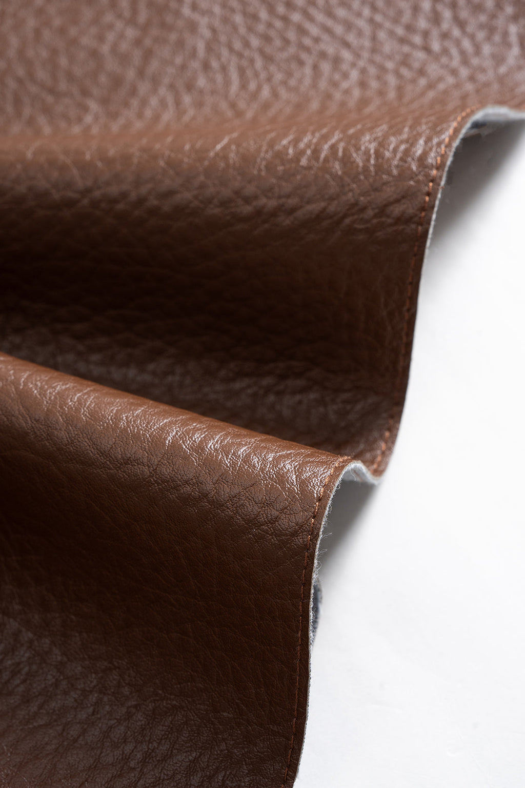 חצאית מיני עם טקסטורת דמוית עור 