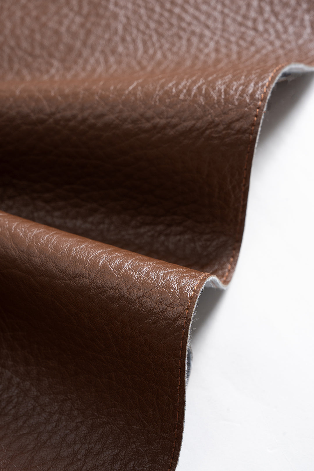 חצאית מיני עם טקסטורת דמוית עור 