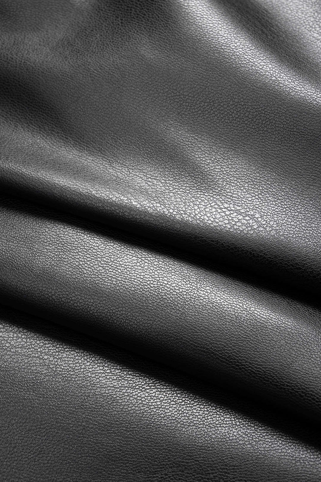 חצאית דמוית עור מוצלבת בגזרה גבוהה 