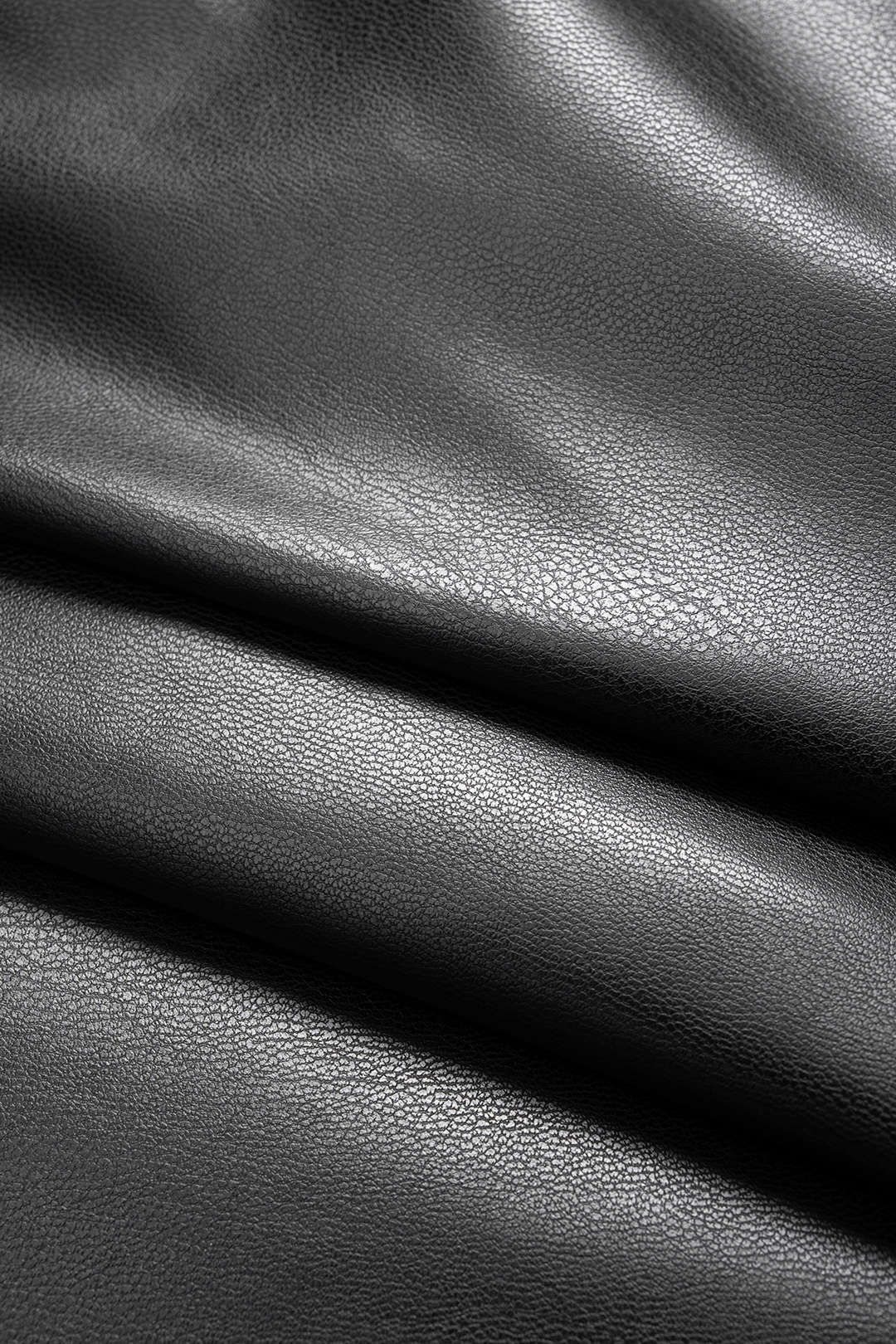 חצאית דמוית עור מוצלבת בגזרה גבוהה 