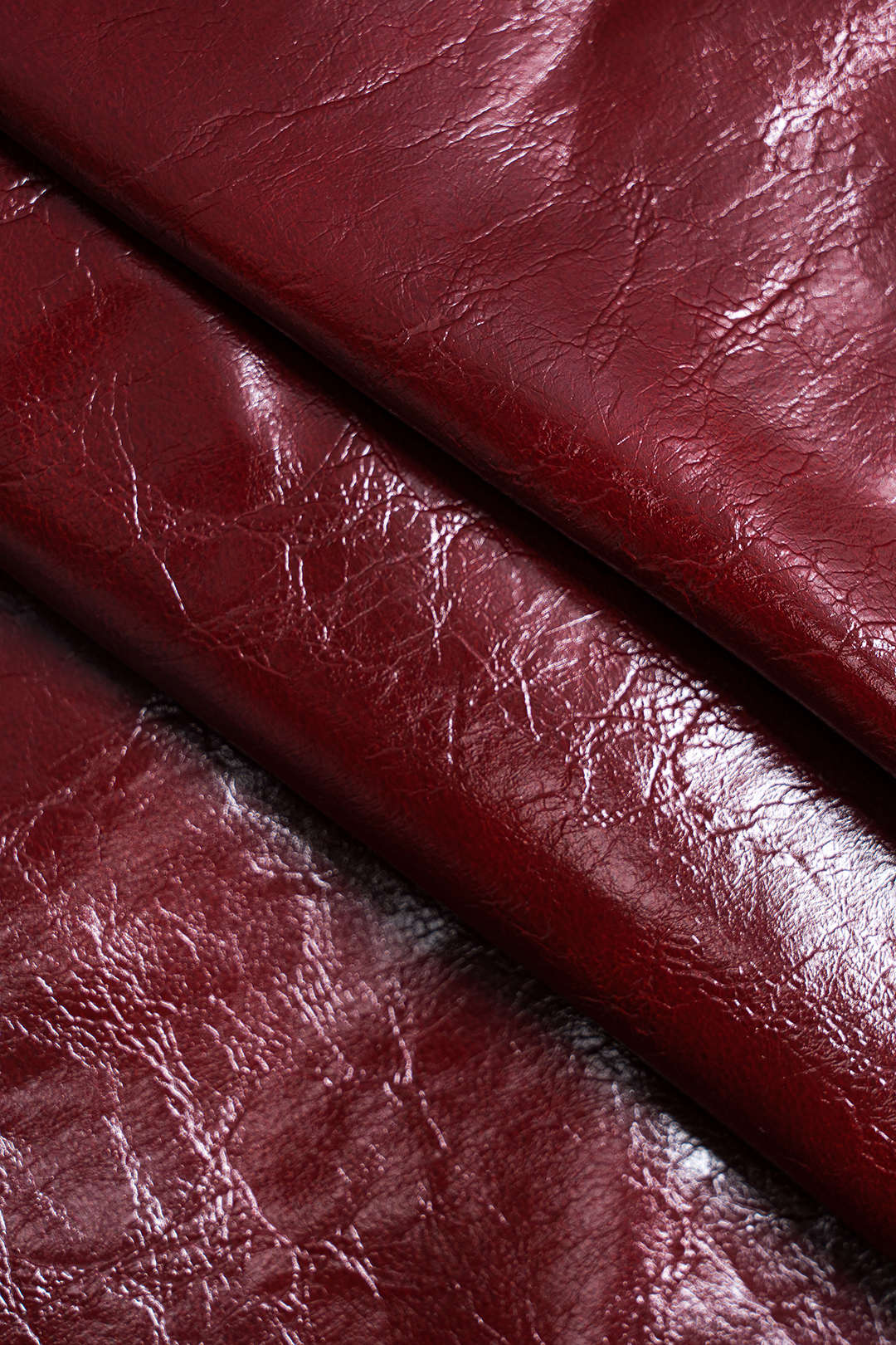 חולצה אסימטרית ארוכת שרוולים דמוית עור עם כתף אחת 