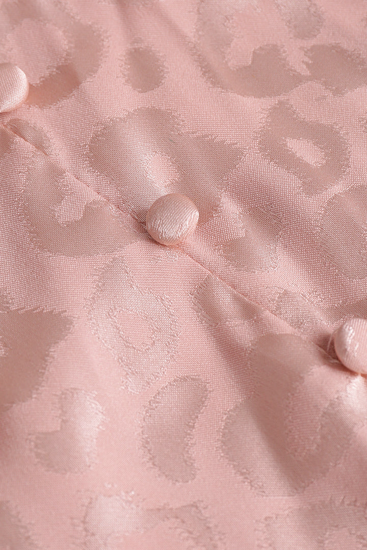 שמלת מיני ארוכת שרוולים עם צווארון וי של סאטן מבד ז'קארד 