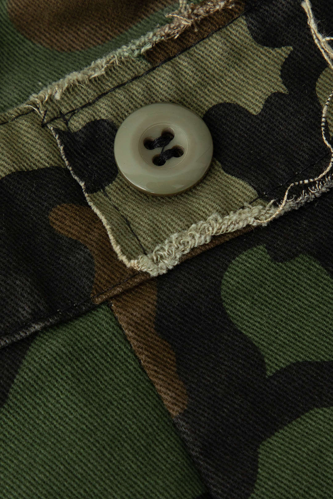 Falda Mini Camuflaje Deshilachada Con Flecos Y Encaje
