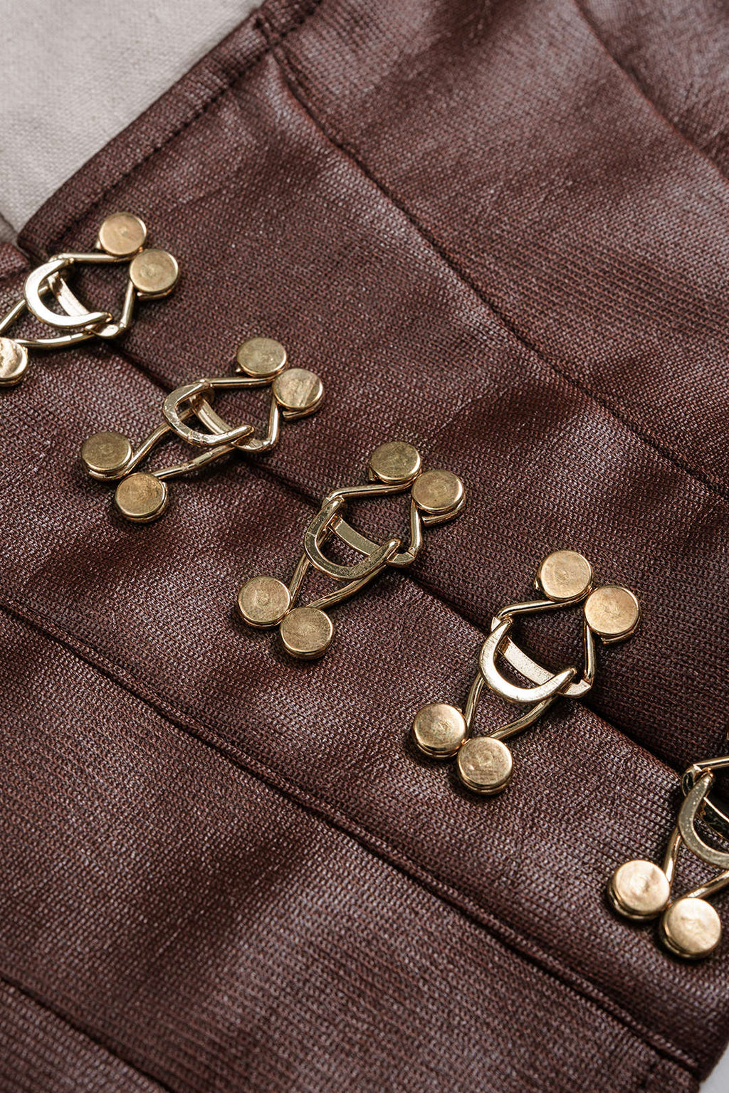 חולצה ארוכת שרוולים דמוית עור פשתן מטאלי עם טלאים 