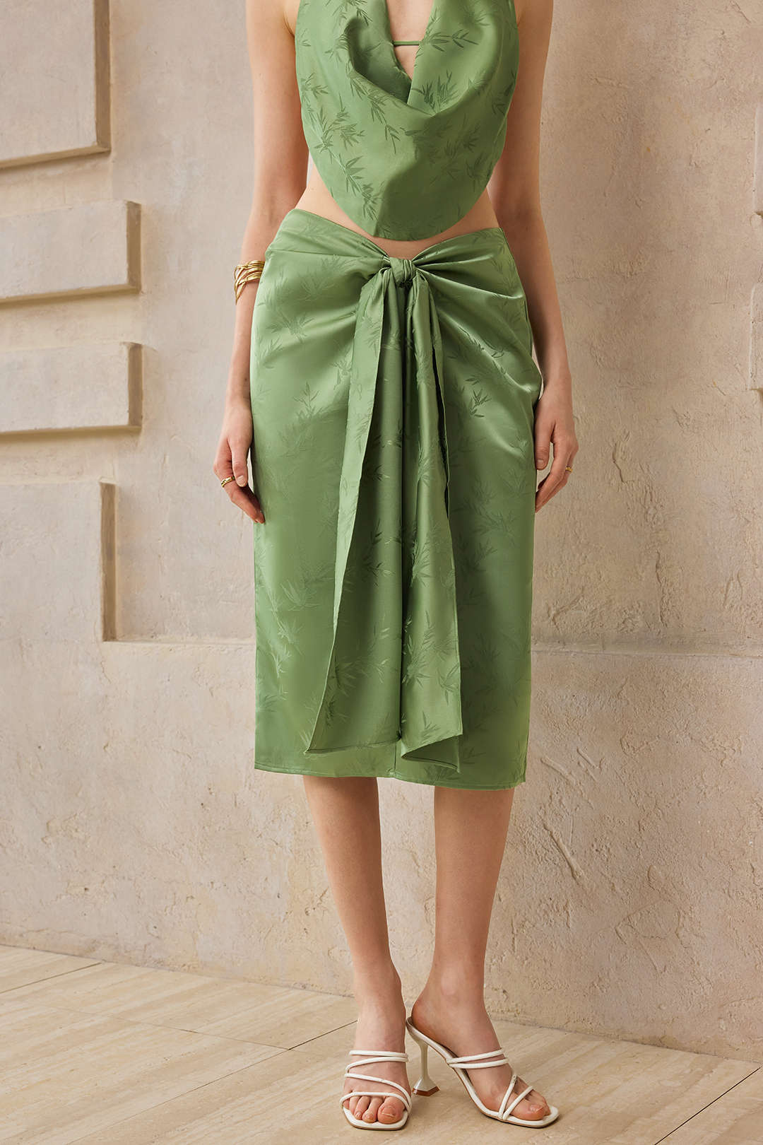 חצאית ז'קארד עם קפלים וקשירה מלפנים 