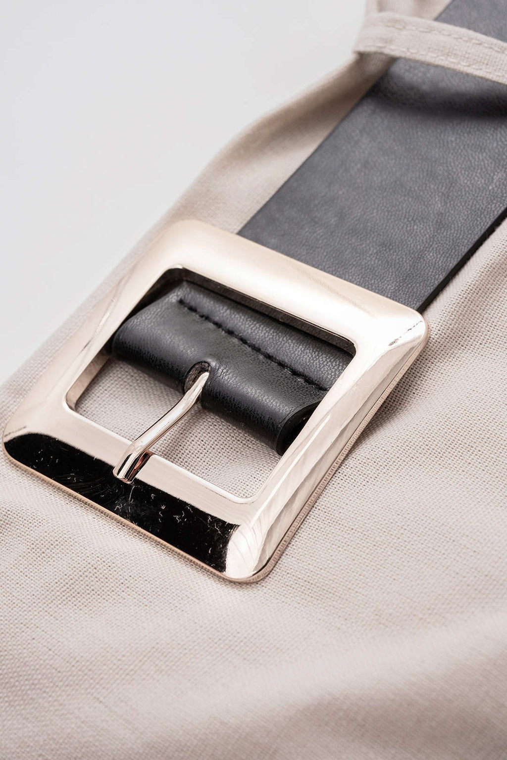 חצאית טלאים עם חגורה 