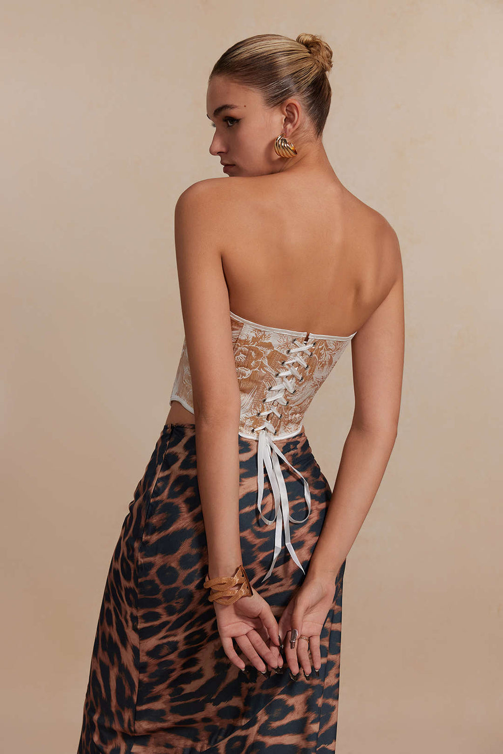 Falda Leopardo Estampado Majestuosa con Silueta Elegante