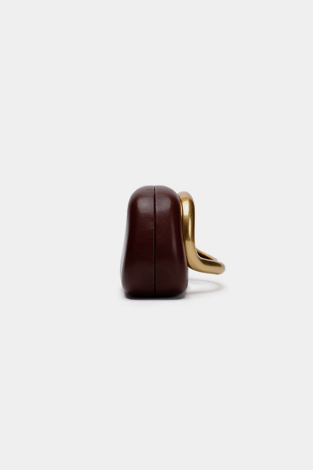 Clutch Minimalista De Cuero Sintético Con Detalle Metálico