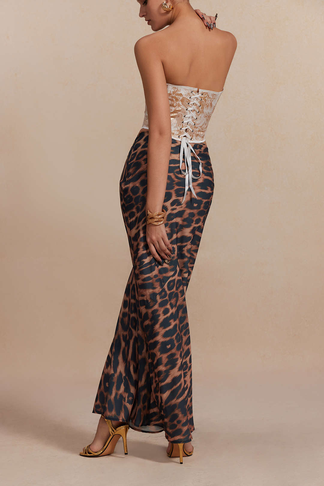 Falda Leopardo Estampado Majestuosa con Silueta Elegante