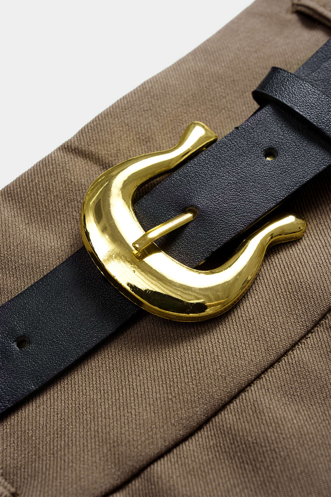 חצאית אסימטרית עם חגורה וקשתות בגזרה גבוהה 