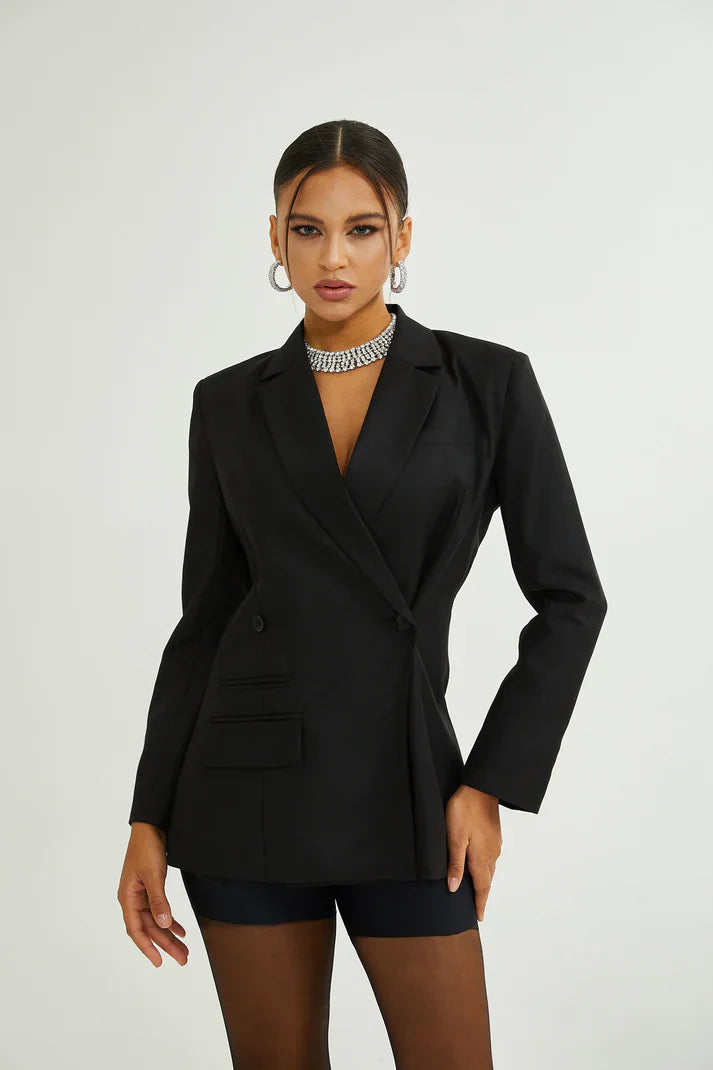 Blazer Slant Silueta Moderna con Detalles Elegantes