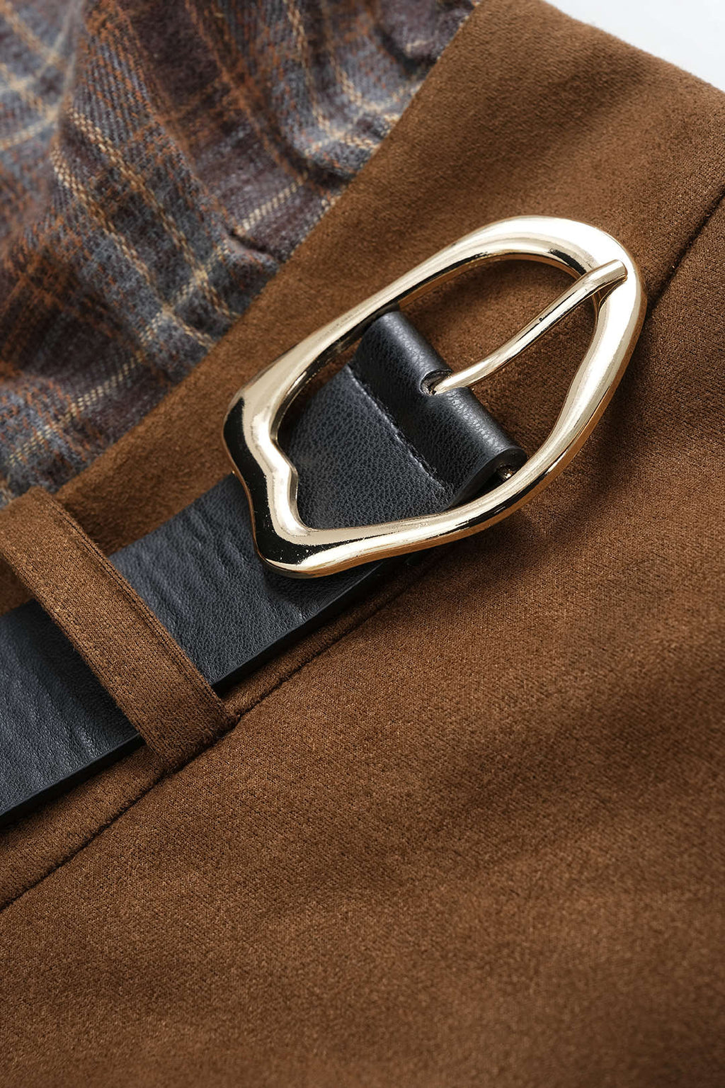 שמלת מידי עם כתפיים פתוחות ודלתות, רוכסן וחגורה, שרוולים ארוכים והדפס זמש משובץ 