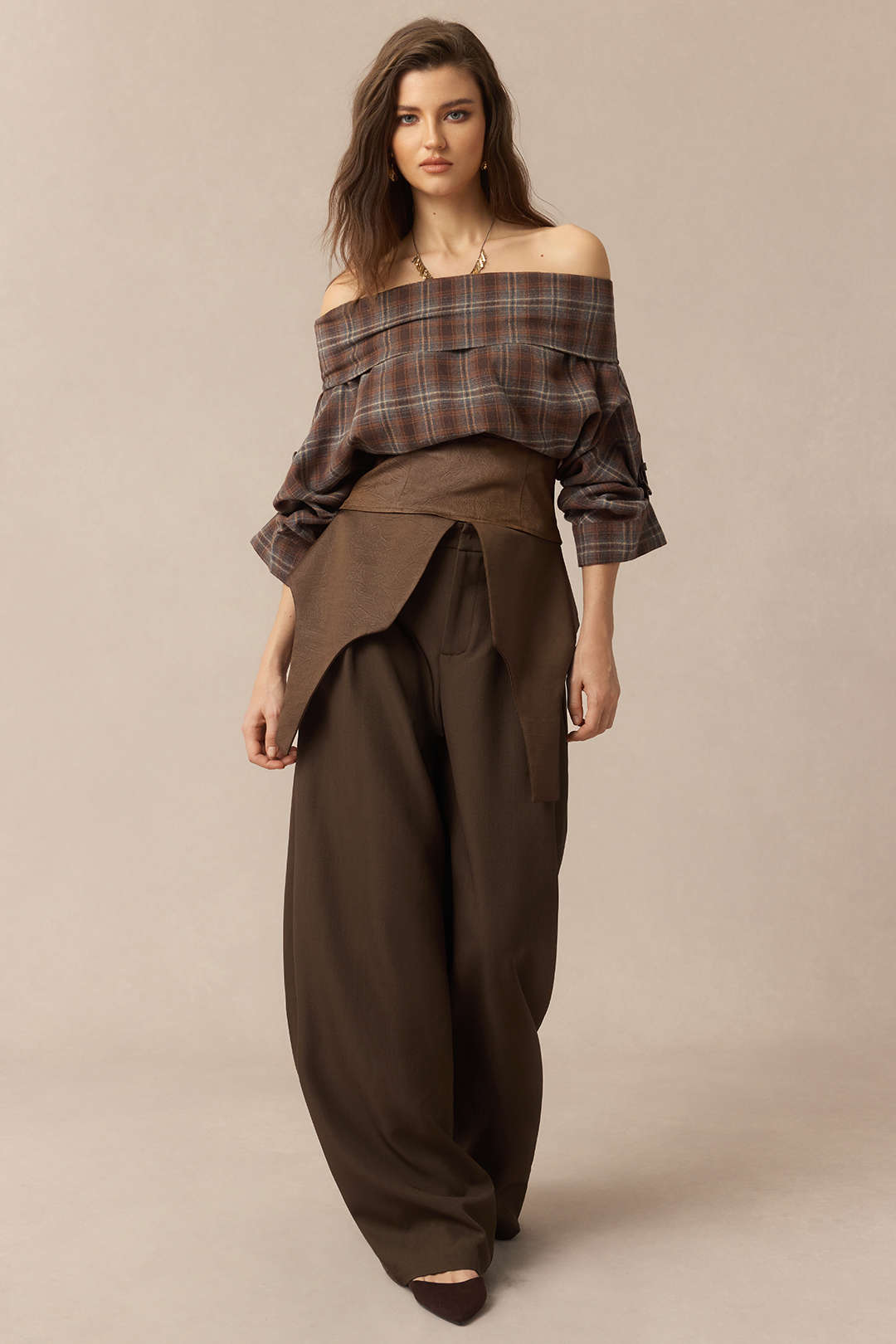 חולצה ארוכת שרוולים עם רוכסן, הדפס משובץ וטלאים של סאטן 