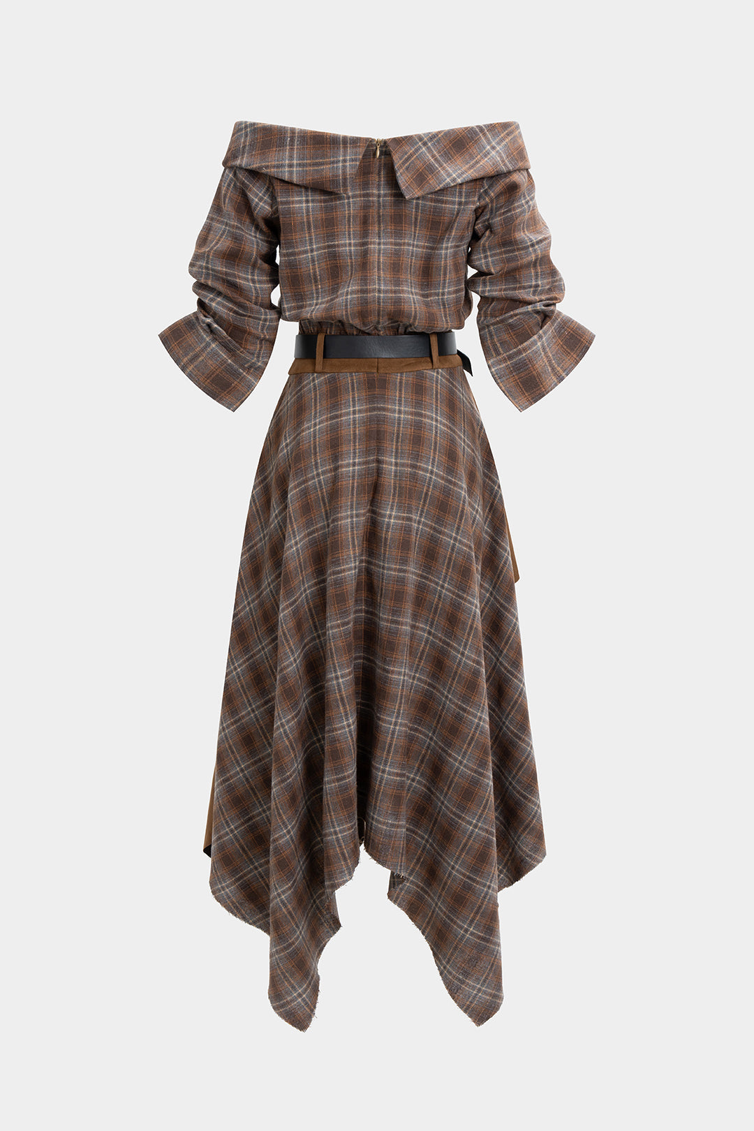 שמלת מידי עם כתפיים פתוחות ודלתות, רוכסן וחגורה, שרוולים ארוכים והדפס זמש משובץ 